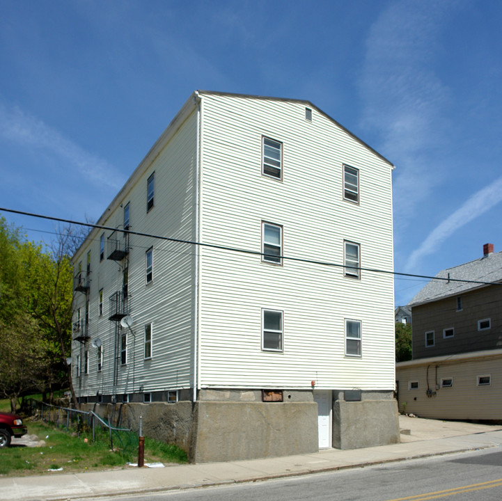 540 E School St in Woonsocket, RI - Building Photo