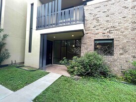 409 Shiloh Dr in Laredo, TX - Building Photo