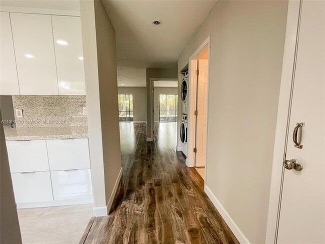 228 Lakeside Cir in Sunrise, FL - Building Photo - Building Photo