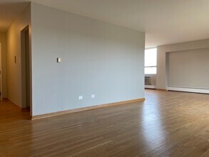 9001 Golf Rd in Des Plaines, IL - Building Photo - Building Photo