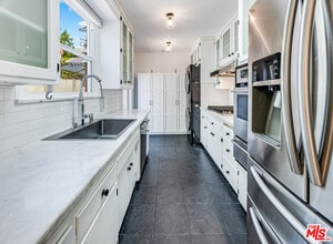 544 Huntley Dr in West Hollywood, CA - Building Photo - Building Photo