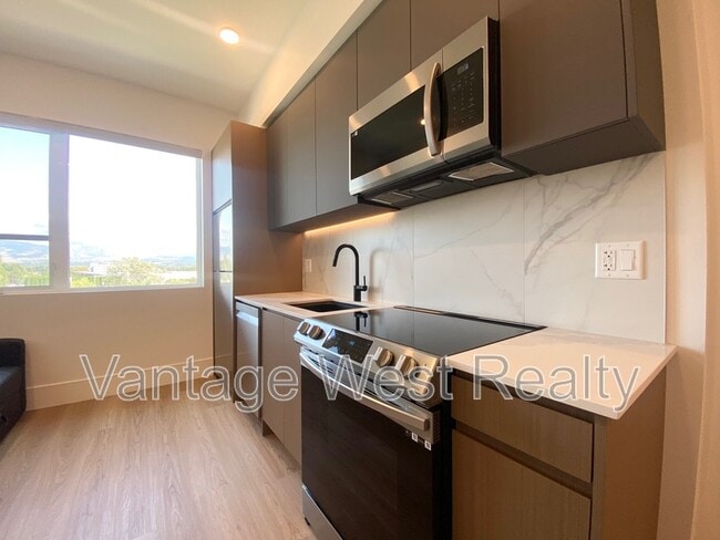 720-720 K. L. O. Rd in Kelowna, BC - Building Photo - Building Photo