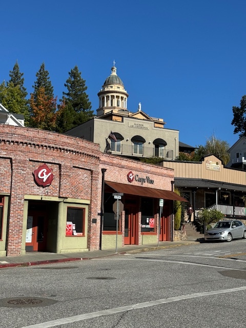 1272 High St in Auburn, CA - Foto de edificio