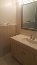 9825 NW 56th Pl in Coral Springs, FL - Foto de edificio - Building Photo