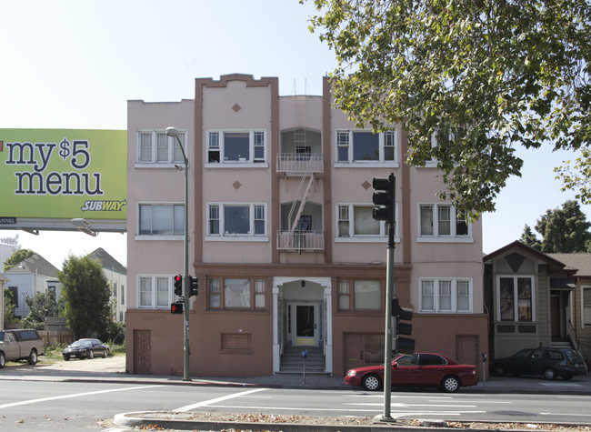 611 W Grand Ave in Oakland, CA - Building Photo - Building Photo