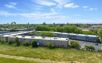Townhouse Pacifica Apartments in Stockton, CA - Building Photo - Building Photo