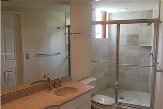 3370 Hidden Bay Dr-Unit -510 in Aventura, FL - Building Photo - Building Photo