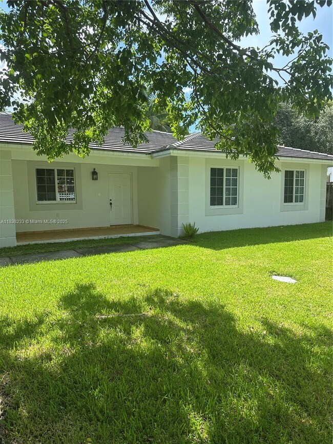 16601 SW 92nd Ave in Palmetto Bay, FL - Building Photo - Building Photo