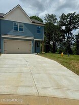 1827 Bennett Vlg Dr in Maryville, TN - Building Photo