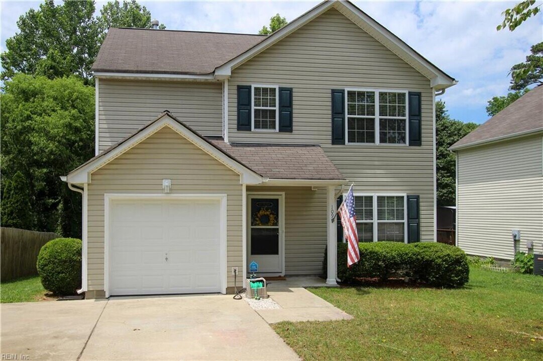 109 Burgundy Rd in Williamsburg, VA - Building Photo