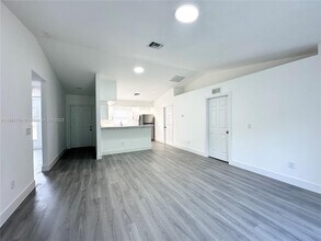 6018 Lacota Ave in Ft. Myers, FL - Building Photo - Building Photo