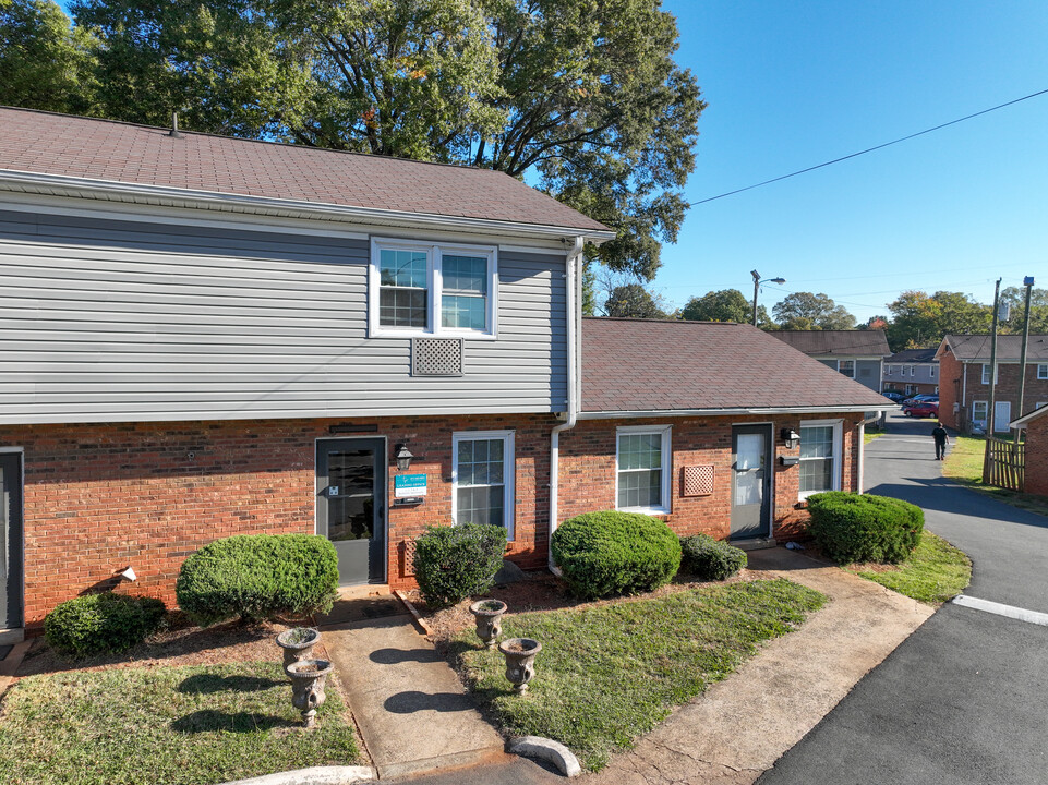 Thompson Place Apartments in Charlotte, NC - Building Photo