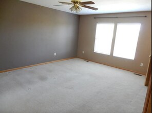 3 Bed, 2.5 Bath Townhome Near Mehaffey Park & The Olde Course! in Loveland, CO - Building Photo - Building Photo