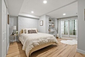 8 Mount Vernon Pl, Unit 1 in Boston, MA - Building Photo - Building Photo