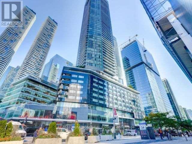 65-3265 Bremner Blvd in Toronto, ON - Building Photo