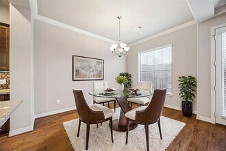 5749 Larkin St in Houston, TX - Foto de edificio - Building Photo