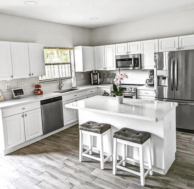 11239 SW 243rd Ter in Homestead, FL - Foto de edificio - Building Photo