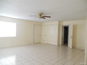 16 Mynah Ave in McAllen, TX - Building Photo - Building Photo