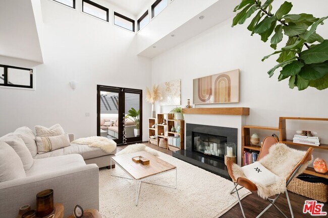 505 Pier Ave in Santa Monica, CA - Building Photo - Building Photo
