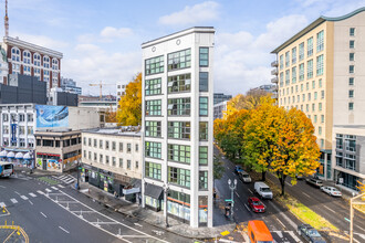 Ankeny Square Apartments in Portland, OR - Building Photo - Building Photo