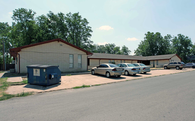 427 S 12th St in Chickasha, OK - Foto de edificio - Building Photo