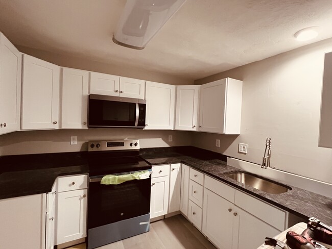 144 Yorkshire St, Unit First Floor in Providence, RI - Building Photo - Building Photo