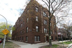 1253 W Henderson St, Unit 4 in Chicago, IL - Building Photo