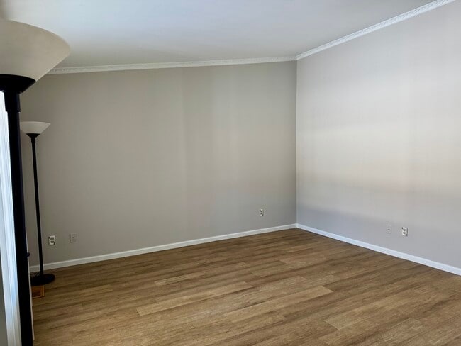 21600 Whittington St in Farmington Hills, MI - Building Photo - Building Photo