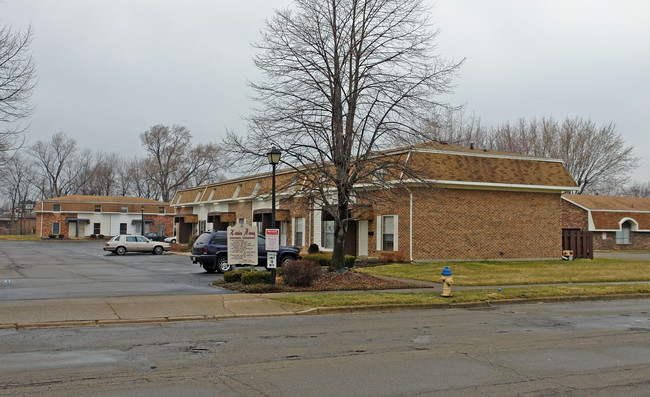 Xenia Arms in Xenia, OH - Building Photo - Building Photo