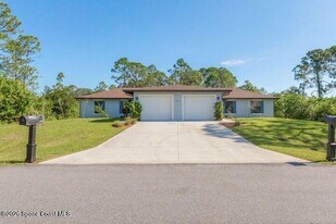 1677 Lizette St SE in Palm Bay, FL - Building Photo