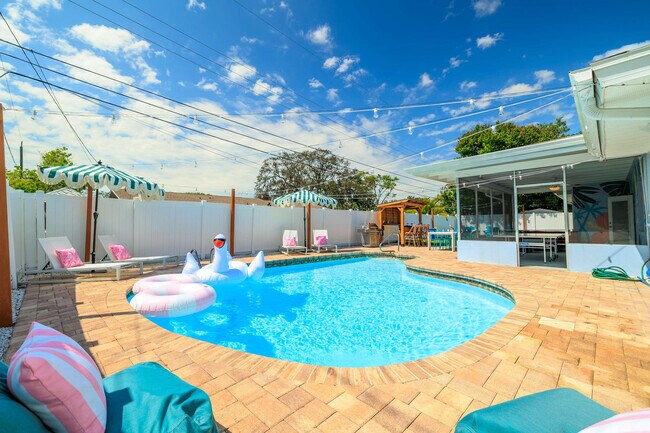 1121 19th St SW in Largo, FL - Building Photo - Building Photo