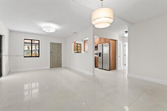 2440 SW 3rd St in Miami, FL - Foto de edificio - Building Photo