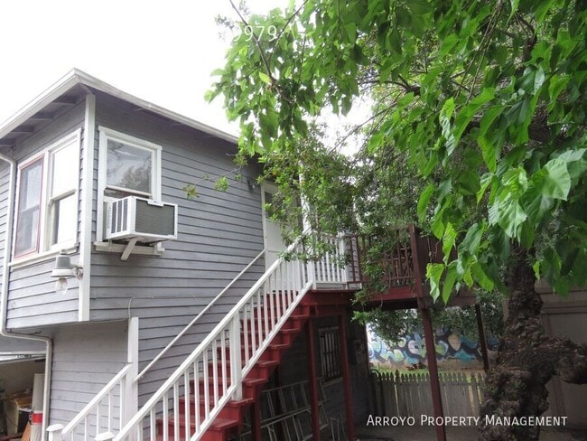 property at 207 S Primrose Ave