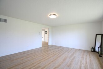 285 SE Quaker St in Oak Harbor, WA - Building Photo - Building Photo