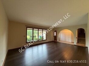 27W181 Jewell Rd in Winfield, IL - Building Photo - Building Photo