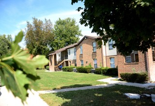 Silver Springs Apartments in Springfield, MO - Building Photo - Building Photo