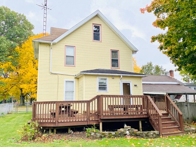 837 Parkview St NE, Unit 1 in Massillon, OH - Foto de edificio - Building Photo