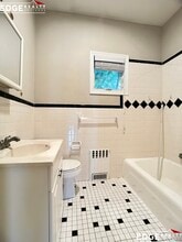 129 Edenfield Ave, Unit 2 in Watertown, MA - Building Photo - Building Photo