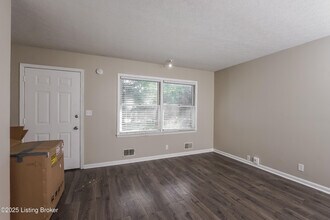 3804 Breckenridge Ln in Louisville, KY - Building Photo - Building Photo