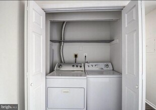 11051 Camfield Ct in Manassas, VA - Building Photo - Building Photo