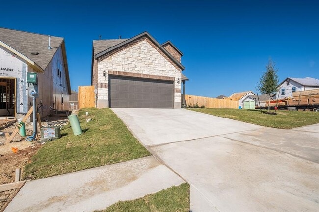 108 Leatherleaf Dr in Mustang Ridge, TX - Building Photo - Building Photo