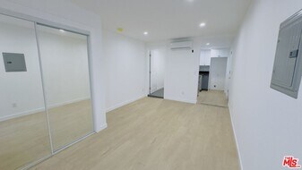 1732 Crenshaw Blvd in Los Angeles, CA - Building Photo