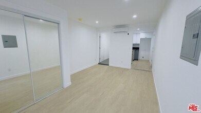 1732 Crenshaw Blvd in Los Angeles, CA - Building Photo - Building Photo