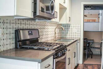 1803 E Chevy Chase Dr in Glendale, CA - Building Photo - Building Photo