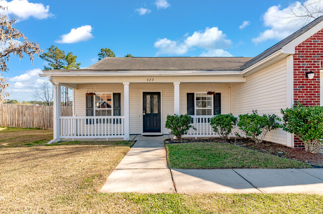 323 Edenton Rd in Goose Creek, SC - Foto de edificio - Building Photo