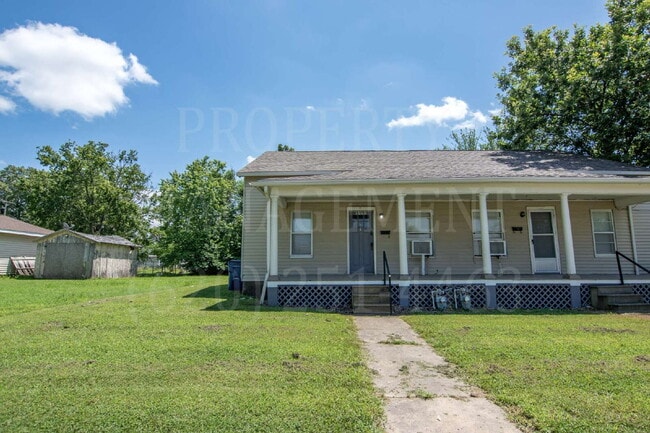 property at 1413 W 5th St