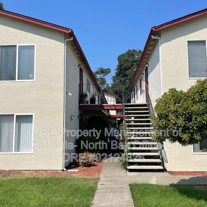 308 Cooper Ln in Ukiah, CA - Building Photo