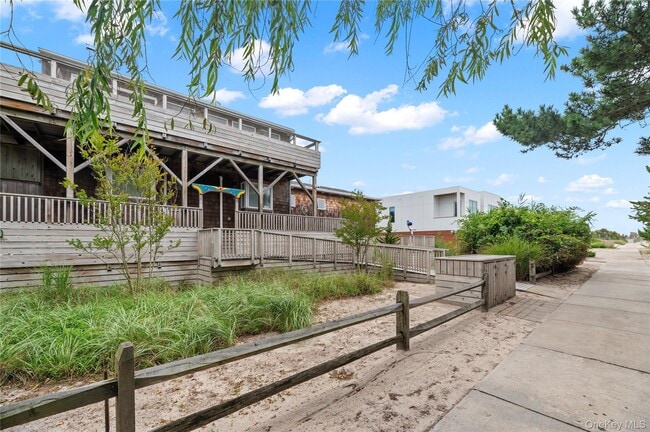 33 Schooner Walk in Islip, NY - Building Photo - Building Photo