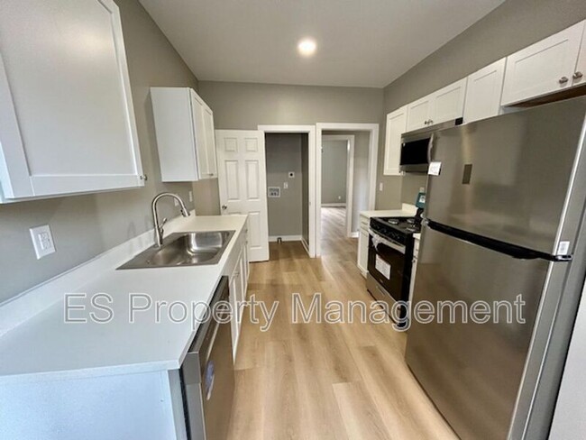 property at 576 E Fall Creek Pkwy N Dr