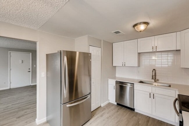 1723 N Robb St in Lakewood, CO - Building Photo - Building Photo